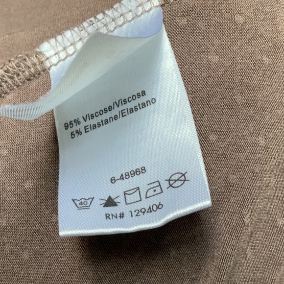 Venus Crew Neck Banded Hem Top - Picture 11 of 11